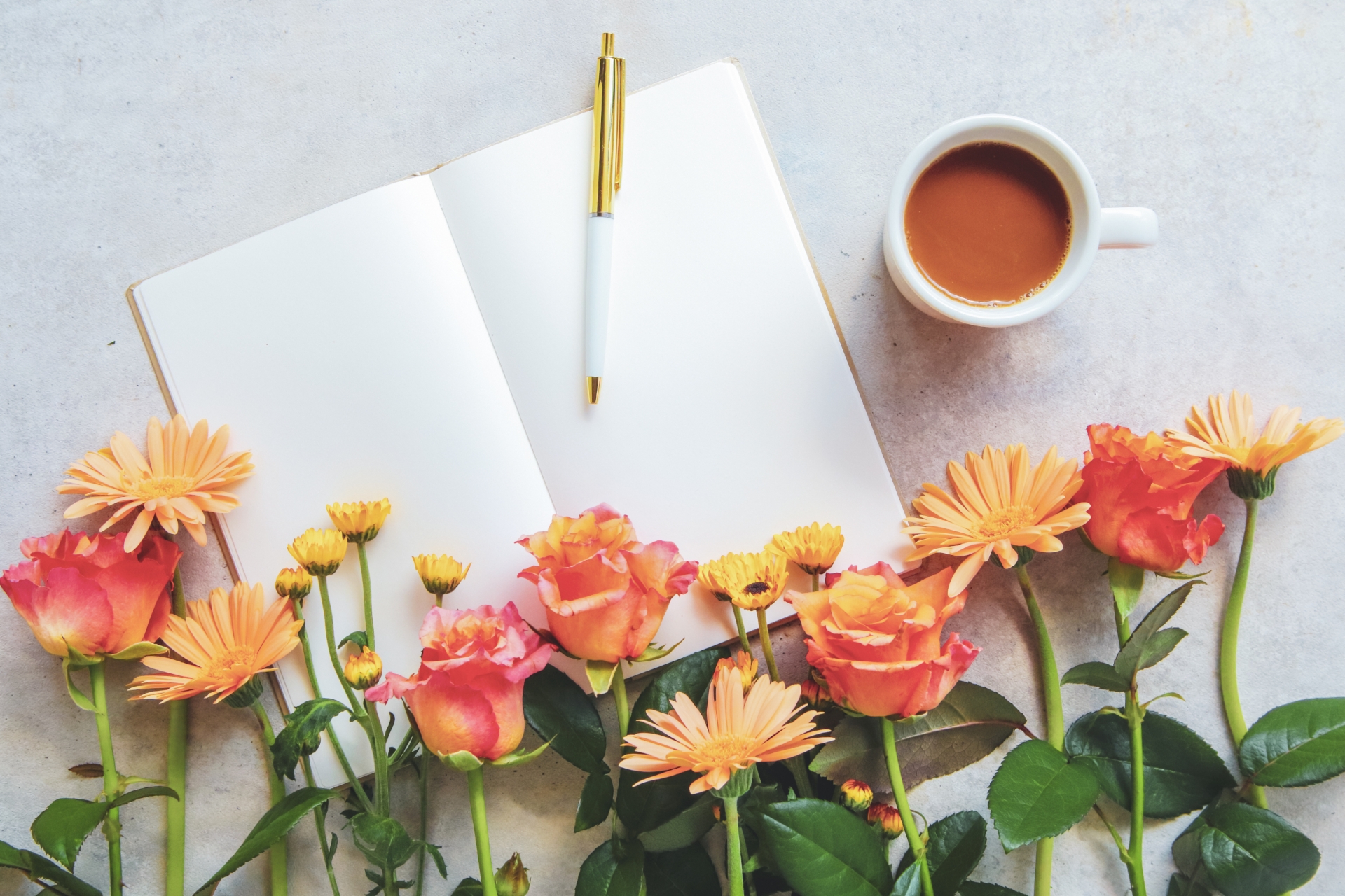 毎晩寝る前に、今日一日で「できたこと」「頑張ったこと」を3つでも5つでも書き出してみましょう。